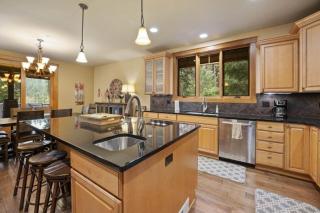 Suncadia 4 Bdrm Home with Private Hot Tub - Cle Elum - 1