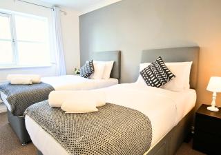Central Peaceful Home with Parking, Wi-Fi and Garden - Stafford - 0