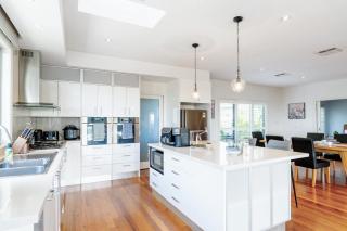 Luxurious Comfort with Bay Views - 7