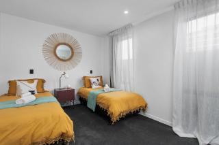 Simply The Best CBD 3 Mins Plus Garage - 3