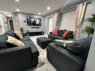 Luxury 2-Bedrooms 2-Bathrooms Near NYC/EWR - Newark - 5
