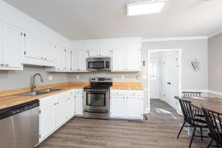 3BR Kid Friendly Fenced in Swingset - Raleigh - 7