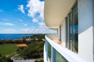 Coconut Grove 2 bedroom Apartment Amazing Views Includes Parking - Miami - 0