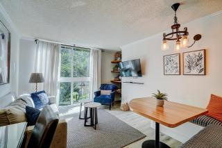 Cute 1 bedroom unit located in Condo Hotel in the heart of Coconut Grove Free Parking - 9