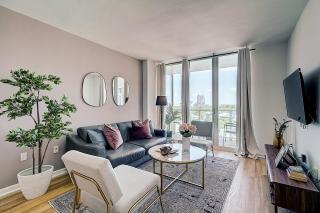 Coconut Grove 1 bedroom condo parking included - 5