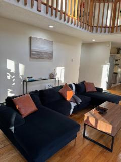 Poconos Chalet -Kayaks- HotTub-Karaoke-Lake - East Stroudsburg - 3