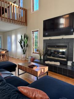 Poconos Chalet -Kayaks- HotTub-Karaoke-Lake - East Stroudsburg - 5