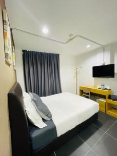 Halo Rooms Hotel - 2