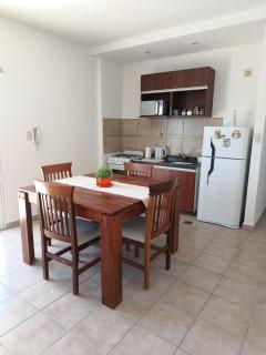 Departamento confortable con muy buena ubicacion y cochera para 4 personas - 2