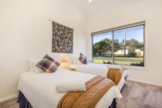 Bay Gem - Pet Friendly with Spa - Callala Bay - 2