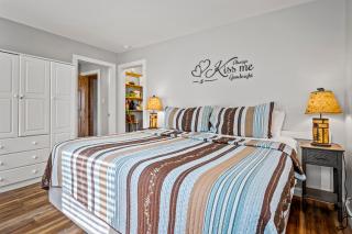 SUMMER DEALS! - 10 min to Parkway - Mt View- Hot Tub-Cozy Cabin - Sevierville - 3