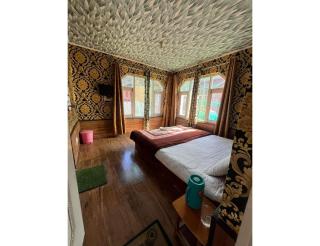 Hotel Pine Green, Pahalgam - Pahalgām - 2