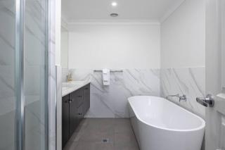 Stylish Urban Getaway in the Heart of the City - 7