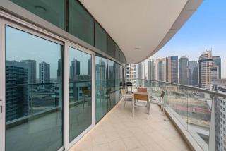 First Class 2BR Modern and Stylish - Dubai - 9