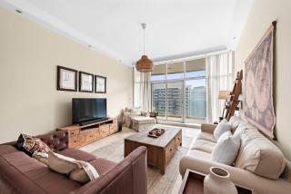 First Class 2BR Modern and Stylish - Dubai - 3
