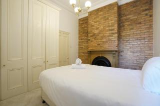 2 Bedrooms House in Carlton Central - 2