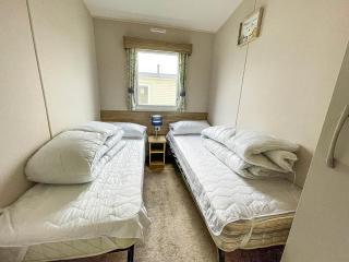 Stunning 6 Berth Caravan With Decking At Broadland Sands Ref 20028Bs - 3