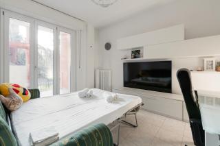 GuestHost - Corvetto M3 Bright Apt with balcony! - 4
