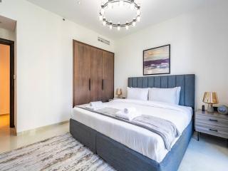 Modern Downtown Escape 1Bedroom with Upscale Comfort - Dubai - 9