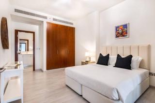 First Class 2BR with Magical Duplex in Central Park - Dubai - 7