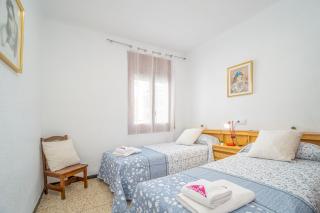 Basic Comfort Apartment Poeta Marquina 1º 2025 - Roses - 5