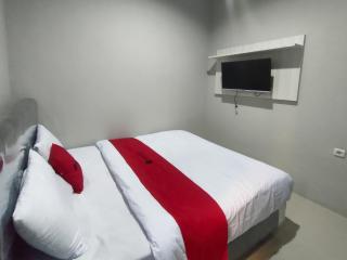 RedDoorz Syariah near Rumah Sakit Soewandhie - Surabaya - 1