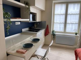 Comme une chambre d’hôtel au cœur de Lyon - Lione - 9
