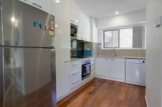 Burleigh Point Beach Vibes 2 bed - Gold Coast - 3