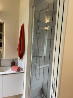 Comme une chambre d’hôtel au cœur de Lyon - Lione - 2