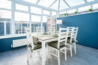 Gatwick Place - 4 bed 2 bath self contained house with private garden - Horley - 6