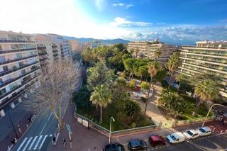 Juan les pins centre ville - 4 personnes - dernier étage - Antibes - 5