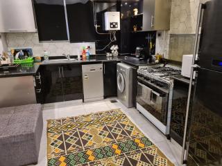 Delight apt beside Rehab city & airport new cairo for families - Cairo - 3