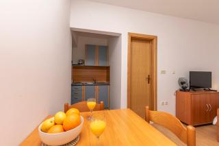 Apartments Villa Milas with pool - Jesenice - 5