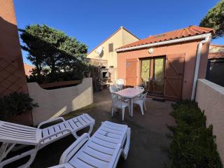 Villa T3 avec terrasse, 6 couchages, proche plage et commerces, quartier calme, parking privé - FR-1-81-365 - 5