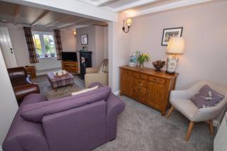 Serene Yorkshire Wolds Cottage Sleeps 6 EV - 1