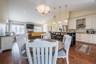 Craftsman cottage with hot tub near beach - 1