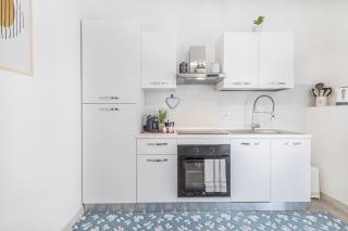 Minimalist Oasis - City life & Hesperia Hospital - 5