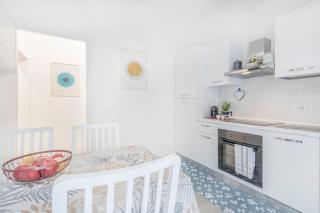 Minimalist Oasis - City life & Hesperia Hospital - 4