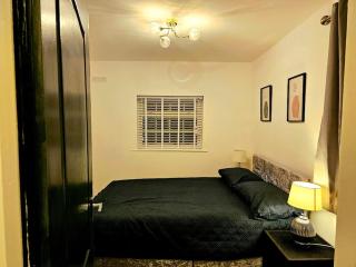 Modern & Cosy 1 bedroom flat in Bridgend town - Bridgend - 1