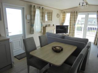 Kingfisher Windermere 6 Berth, Enclosed veranda, Close to site shop - Ingoldmells - 9