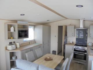 Kingfisher Windermere 6 Berth, Enclosed veranda, Close to site shop - Ingoldmells - 8