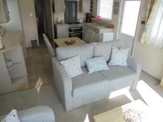 Kingfisher Windermere 6 Berth, Enclosed veranda, Close to site shop - Ingoldmells - 6