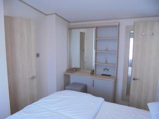 Kingfisher Windermere 6 Berth, Enclosed veranda, Close to site shop - Ingoldmells - 5