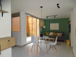 Cozy Apartment in Historic Prado with adjustable desk and 4K Monitor - Medellín - 0