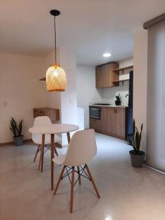 Cozy Apartment in Historic Prado with adjustable desk and 4K Monitor - Medellín - 4