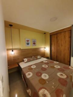 Cozy Apartment in Historic Prado with adjustable desk and 4K Monitor - Medellín - 3