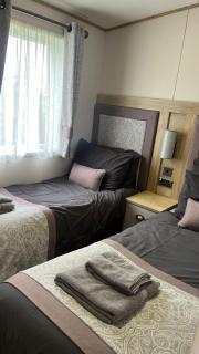 Immaculate 3-Bed Lodge in Out Rawcliffe - 3