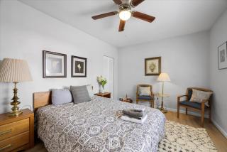 Great Two Bedroom w off Street Parking to Explore the City Close to Downtown Airport Ballparks - Pittsburgh - 6