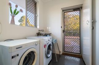 Cozy 5 bed House Nr Airport/DFO/Casino - 5