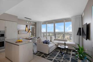 Luxury - Front Intercostal View - Free Valet Parking - Hollywood - 3